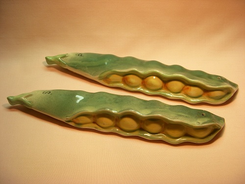 Long boy vegetable series of salt and pepper shakers - peas / lima beans