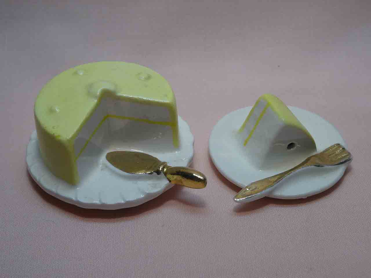 Japan miniature cake & slice salt and pepper shakers - yellow