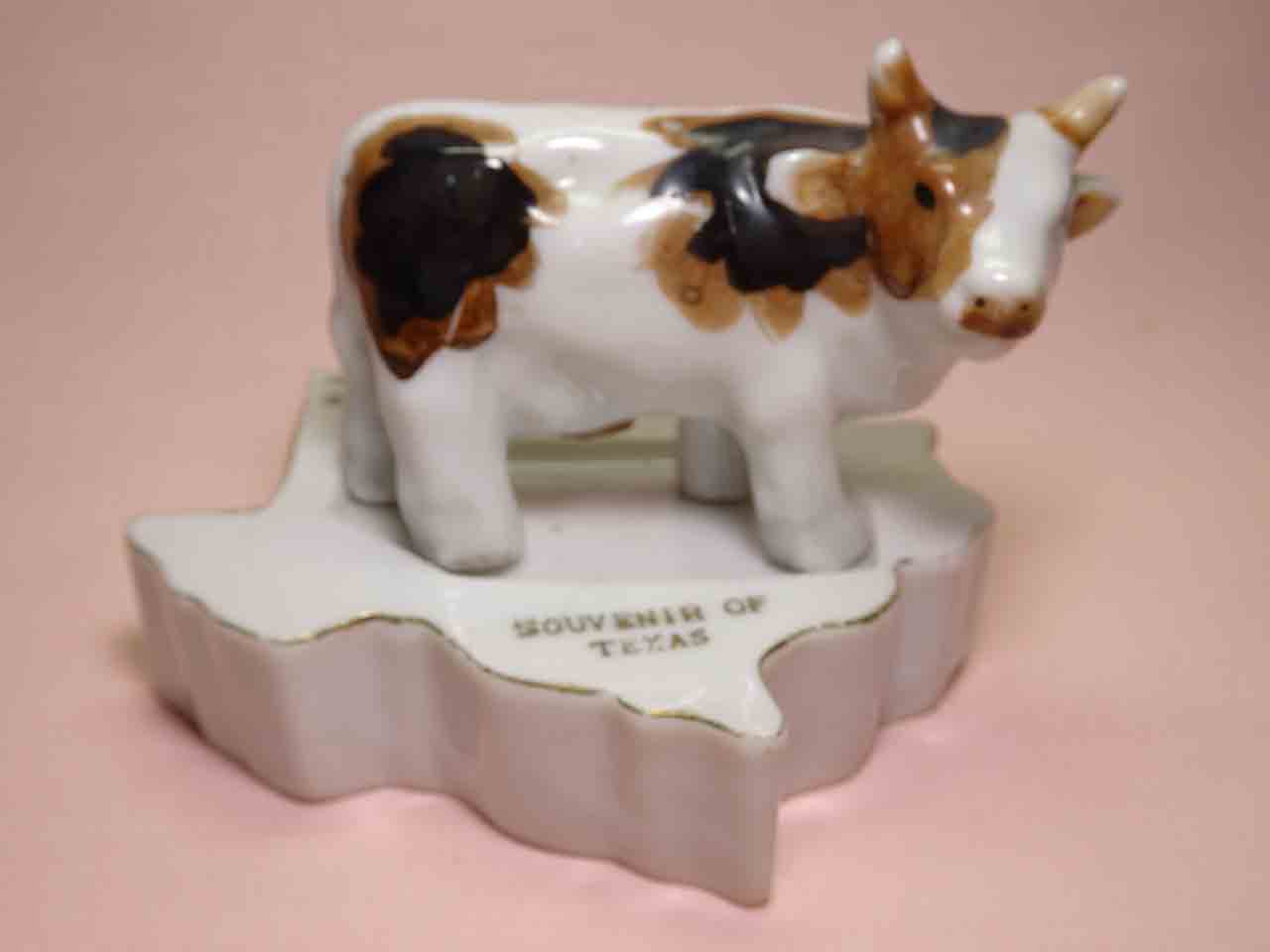 Texas with cattle salt and pepper shakers