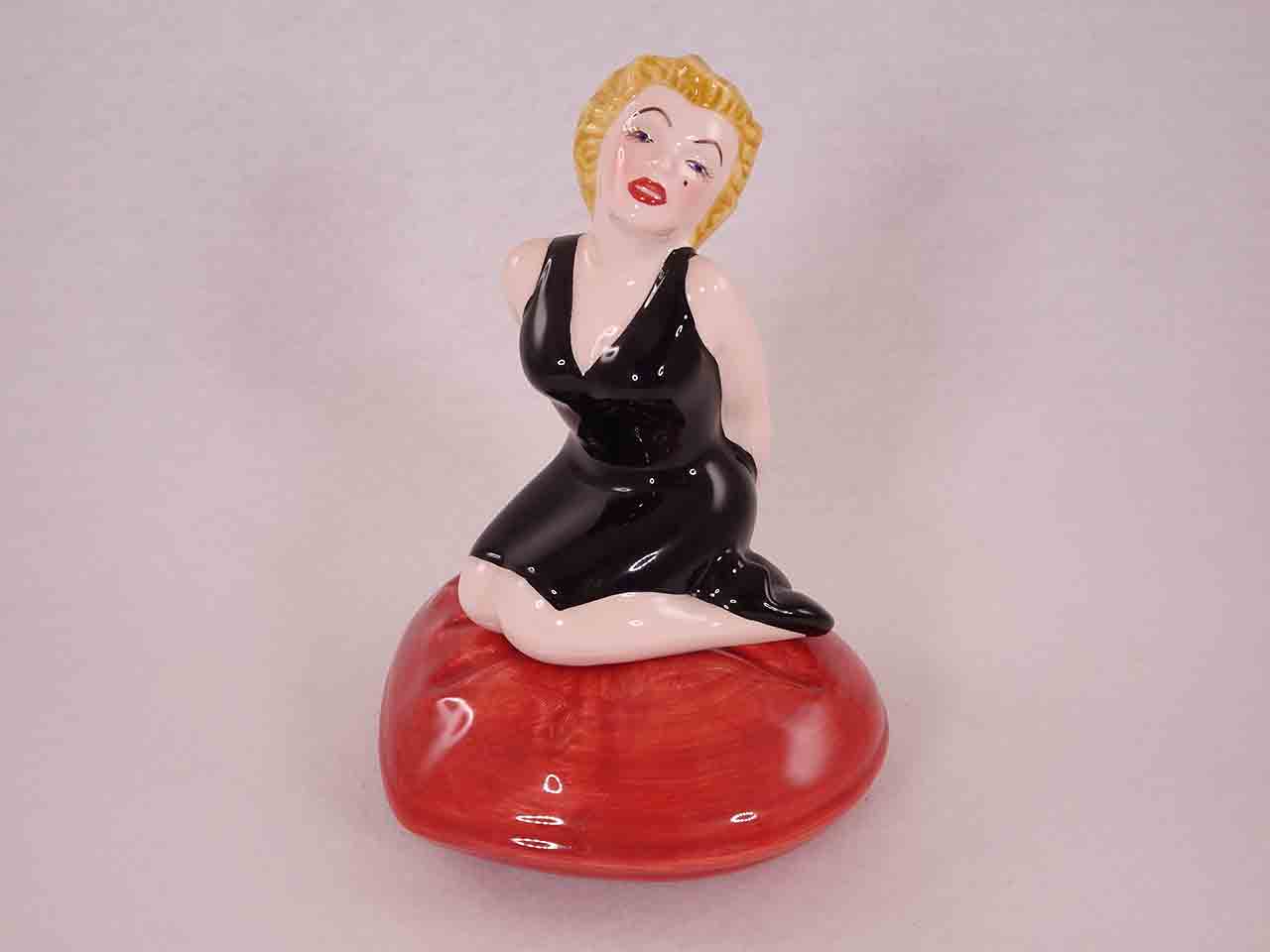 Marilyn Monroe salt and pepper shakers by Clay Art