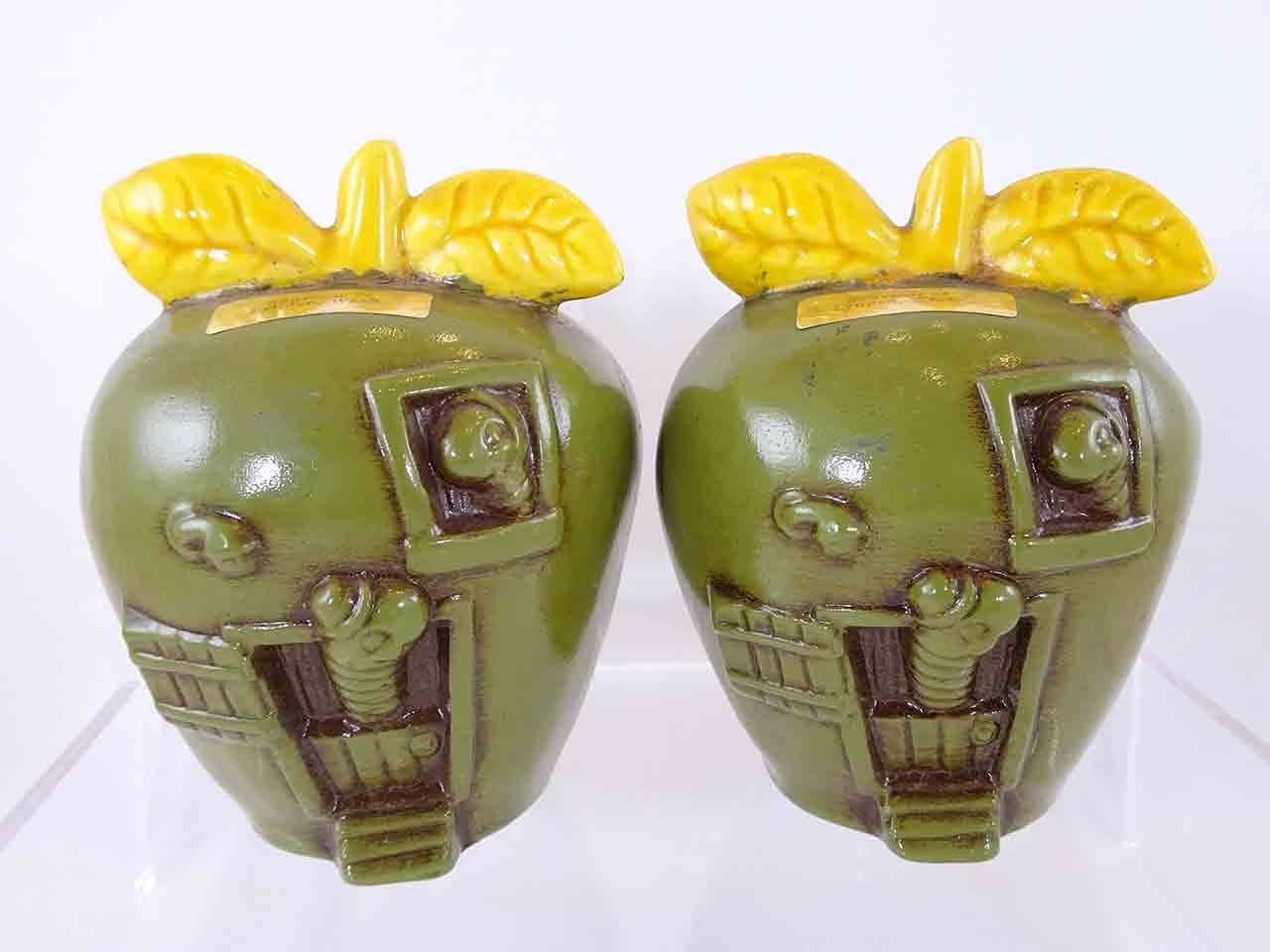 Twin Winton apples salt and pepper shakers