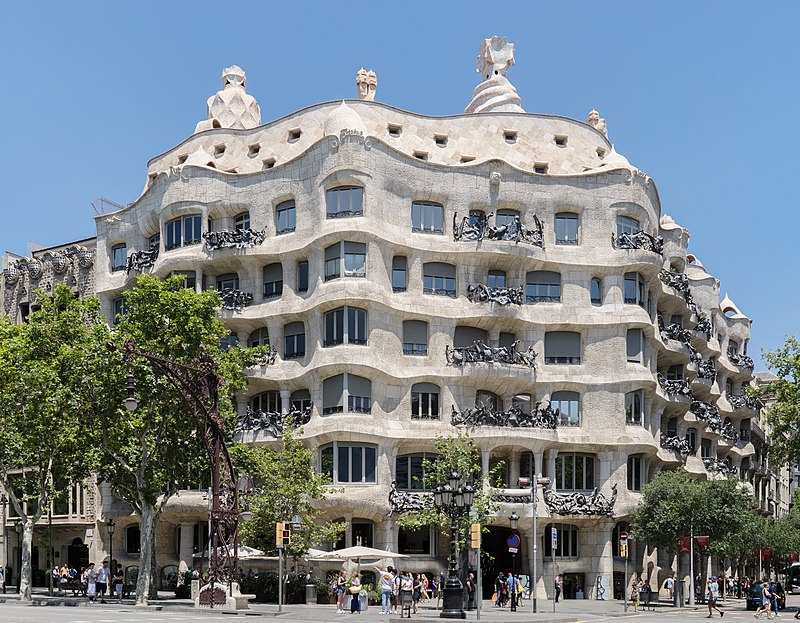 Featured_Set_Gaudi_Casa_Mila