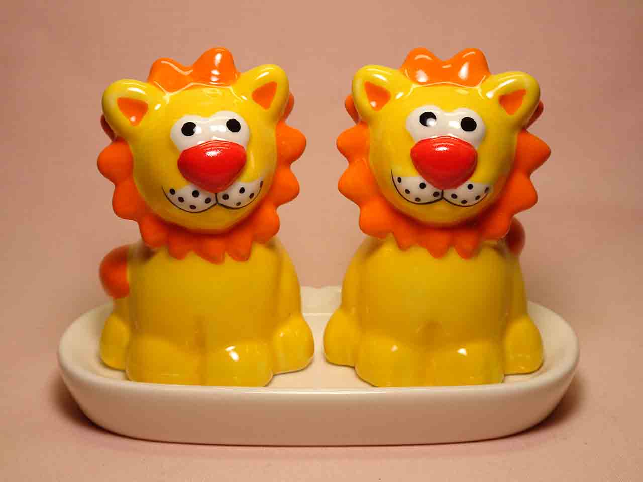 Lion salt and pepper shakers
