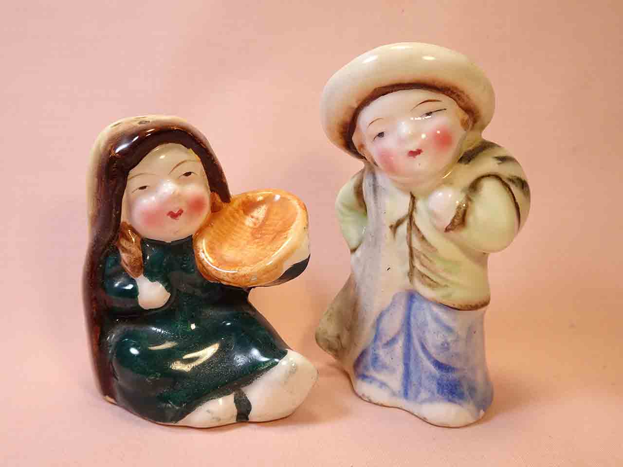 Mexico couple salt and pepper shakers