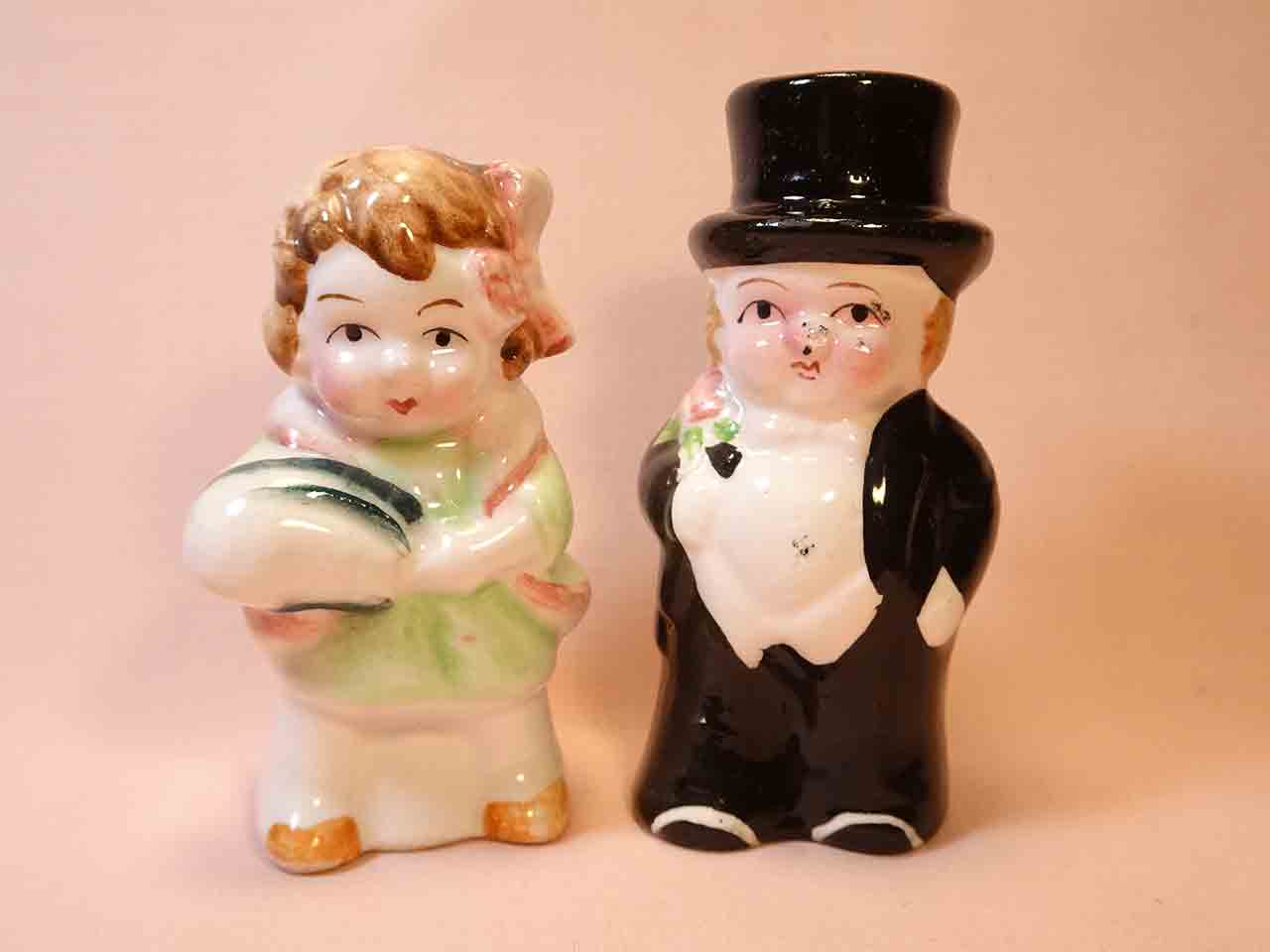 England couple salt and pepper shakers