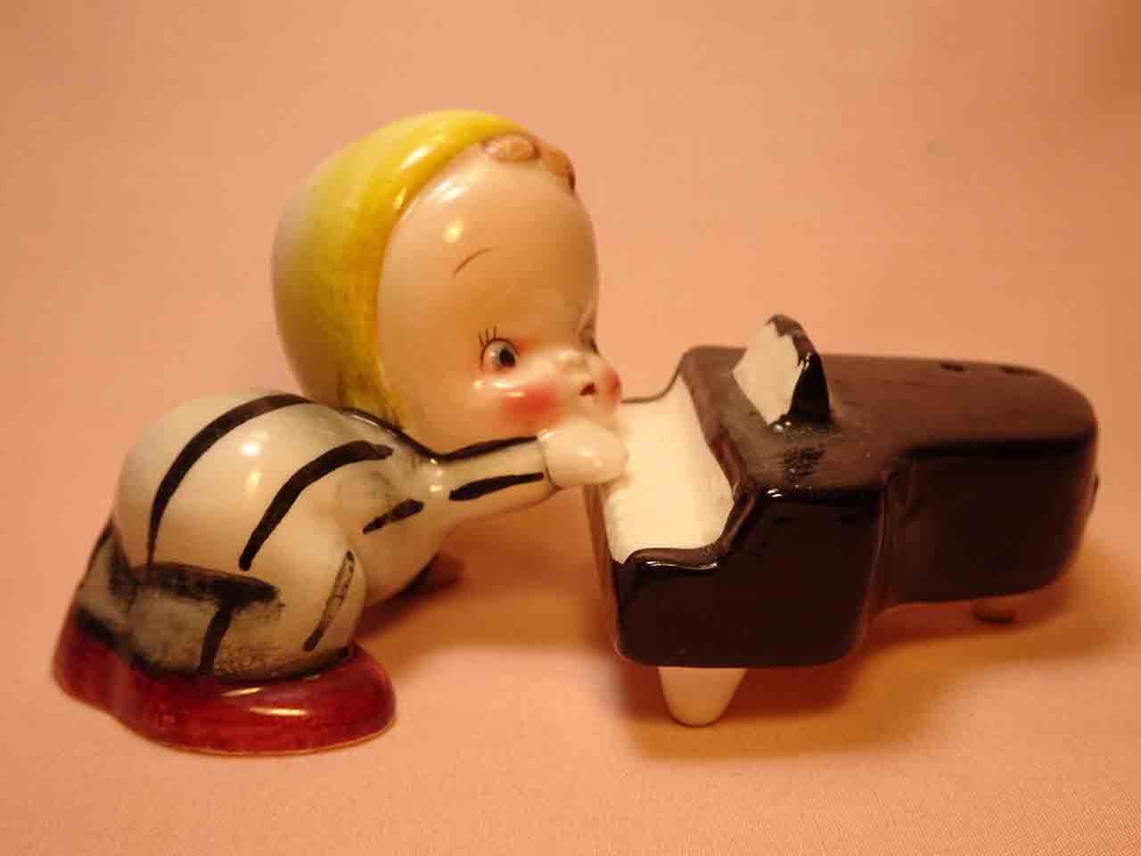 Children musicians salt and pepper shakers series - piano