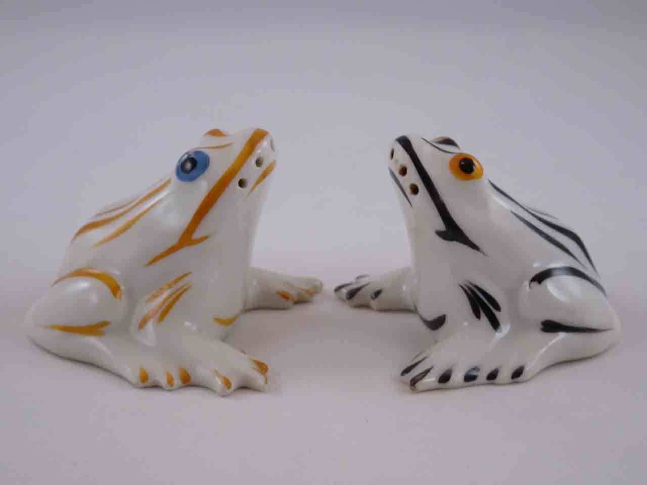 Limoges frogs salt and pepper shakers designed by Edouard-Marcel Sandoz for Haviland & Co.