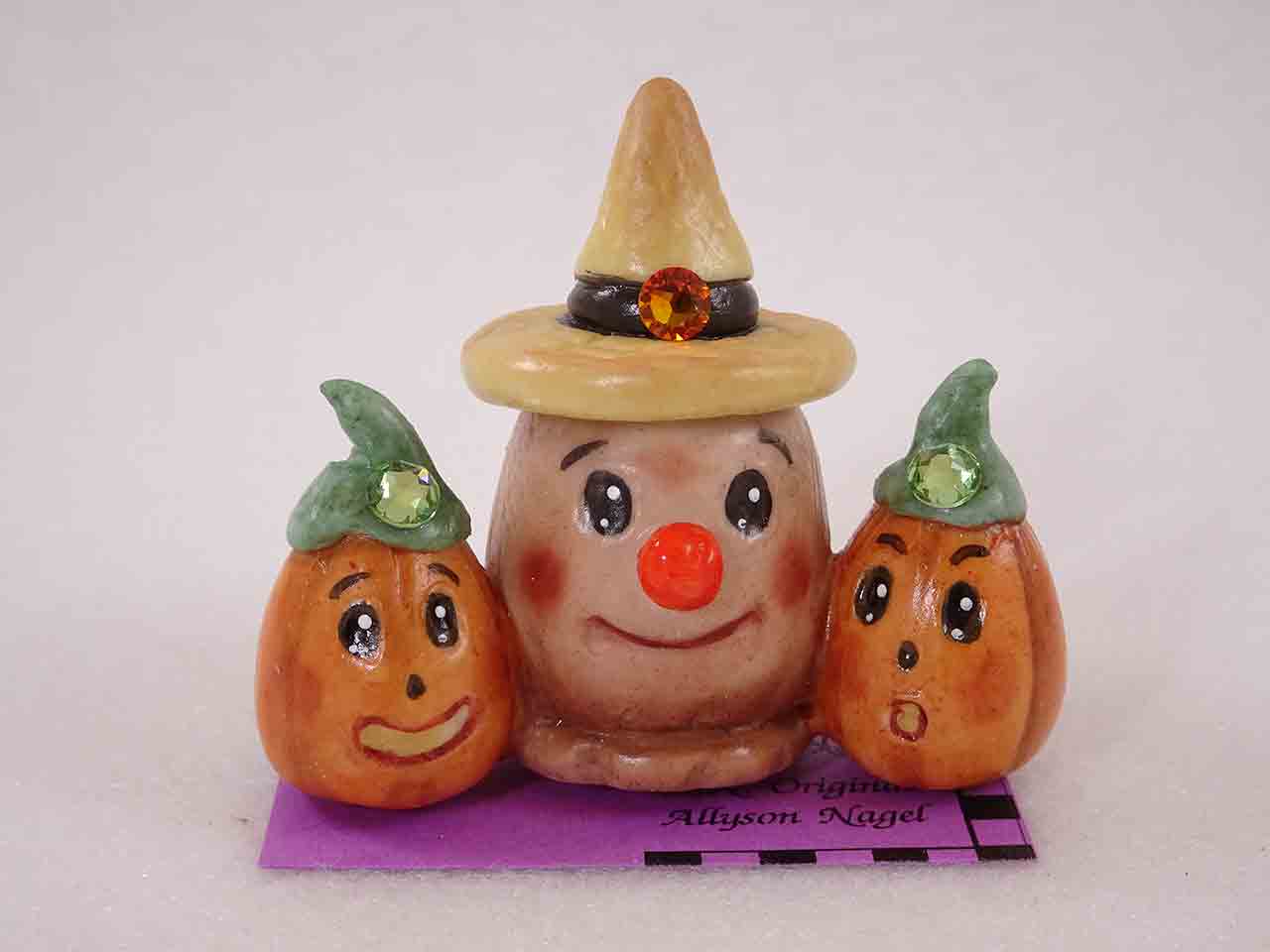 Allyson Nagel miniature one piece holiday salt and pepper shakers - Halloween scarecrow and pumpkins