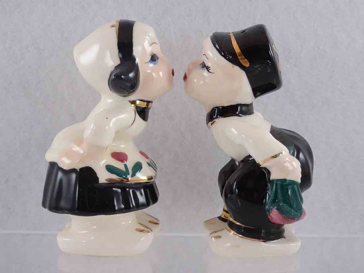 Napco kissing Dutch (Holland) couple salt and pepper shakers