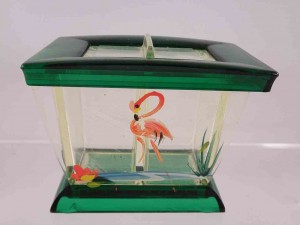 Plastic one piece fish tank with flamingo salt and pepper shakers