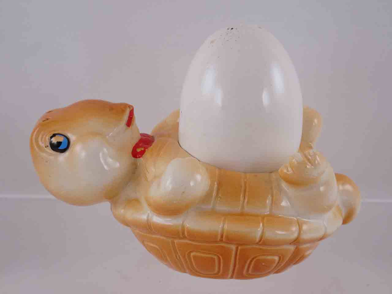 Animals with eggs on backs / stomachs stacking salt and pepper shakers - turtle
