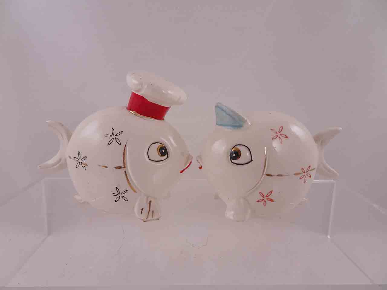 Sonsco Japan anthropomorphic fish wearing hats salt and pepper shakers
