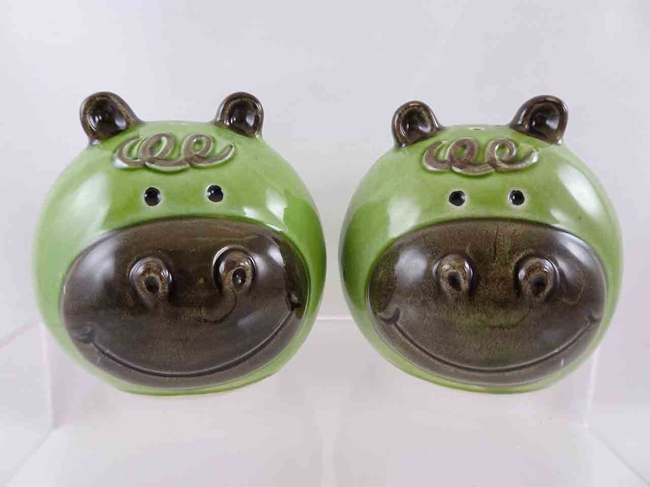 Japan big round animal heads salt and pepper shakers - cows