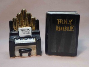 Enesco Seven Days of the Week salt and pepper shakers series - Sunday bible & organ