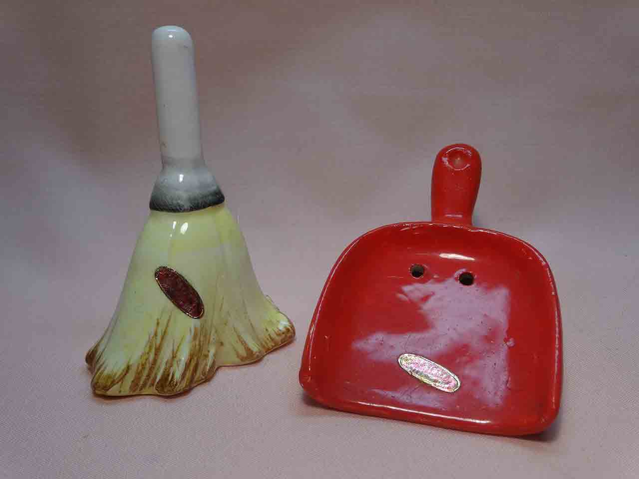 Enesco Seven Days of the Week salt and pepper shakers series - Friday cleaning day - straw broom and dustpan
