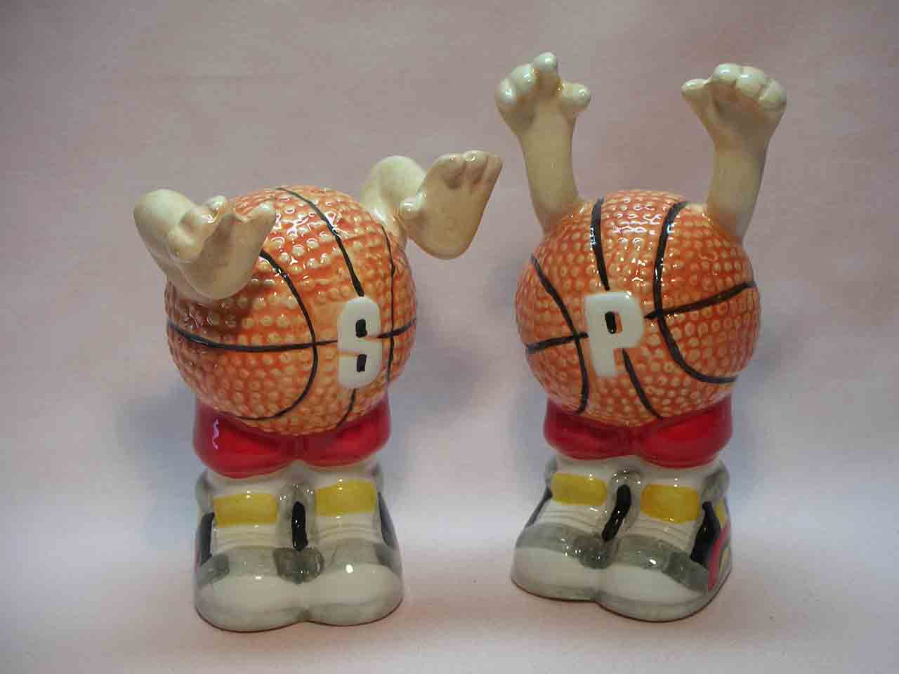 Friendly Rivals - anthropomorphic sport balls salt and pepper shakers - basketballs