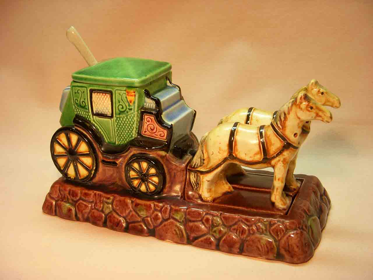 Marutomoware horse and carriage condiment salt and pepper shakers