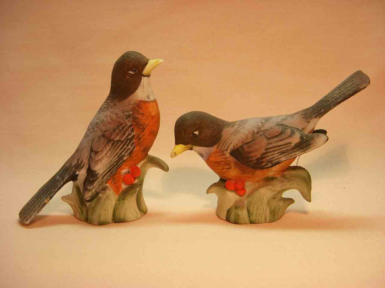 Dull / bisque finished small little realistic birds salt and pepper shakers - robins