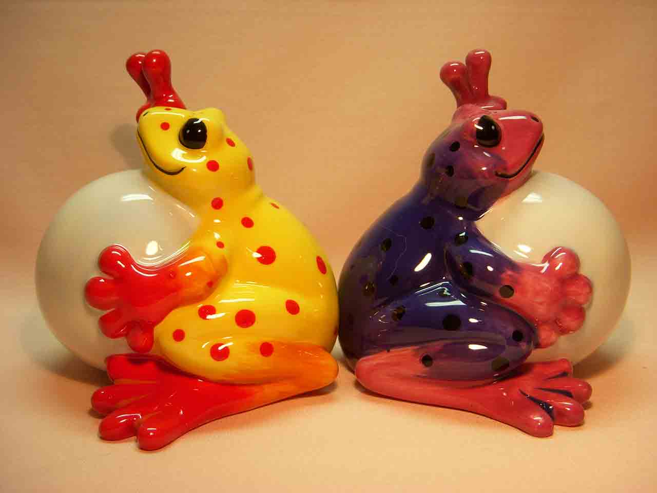 Peace Frogs by Westland Giftware salt and pepper shakers