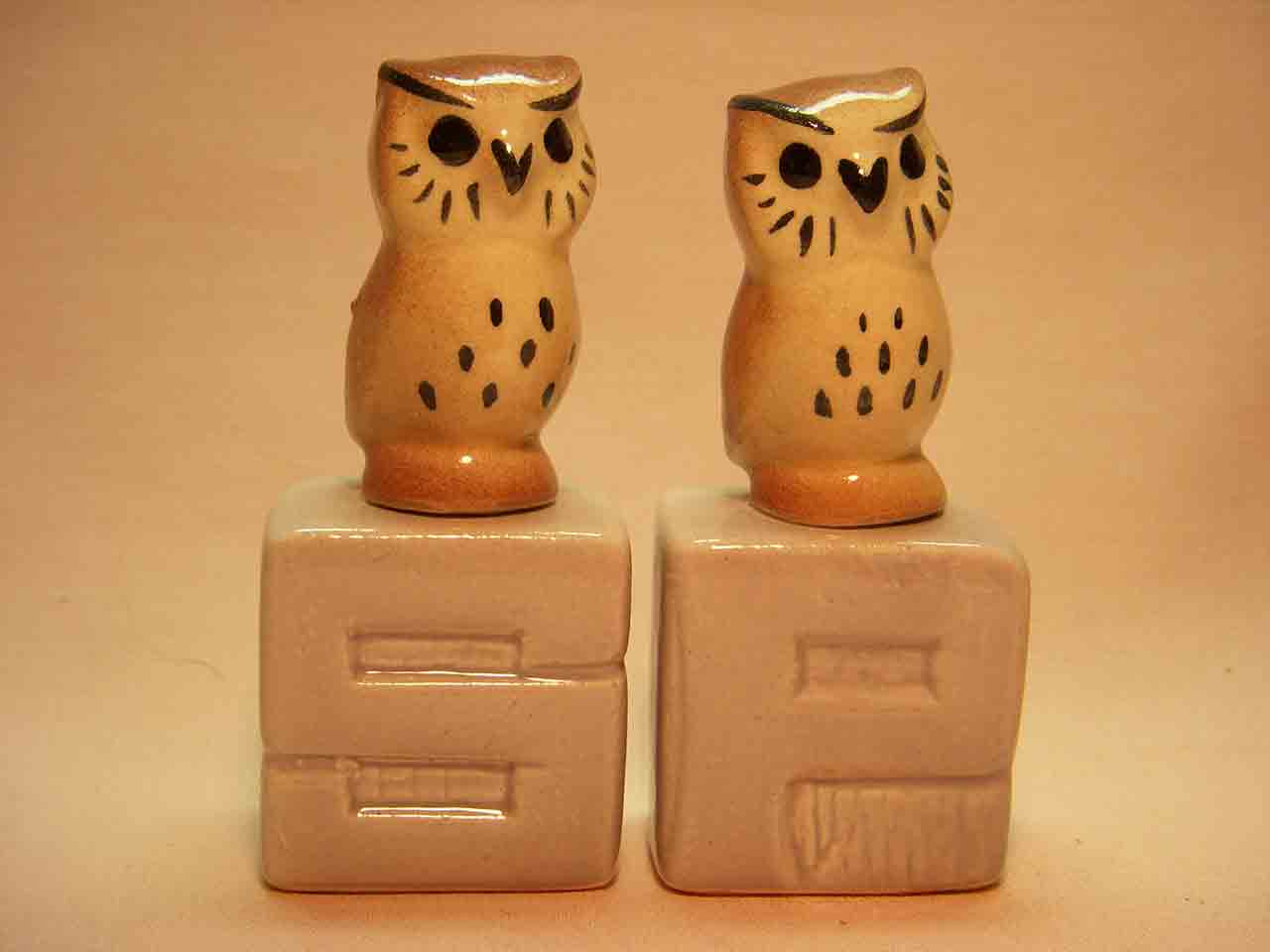 Animals on S&P letters salt and pepper shakers - Owls