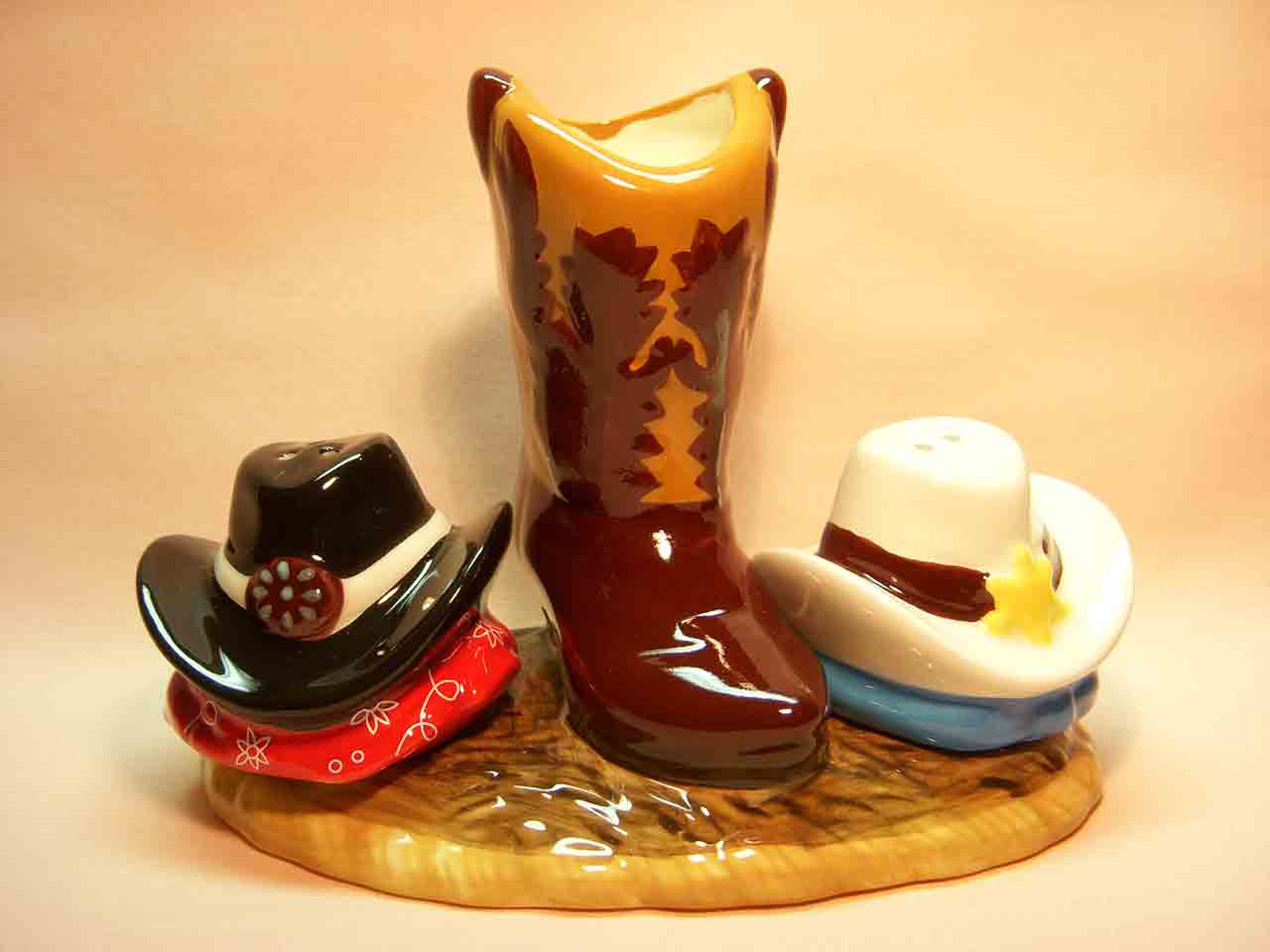 Cowboy hats and boot Mwah Westland Giftware salt and pepper shakers