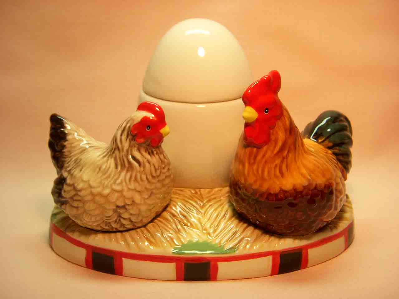 Chickens with egg Mwah Westland Giftware salt and pepper shakers