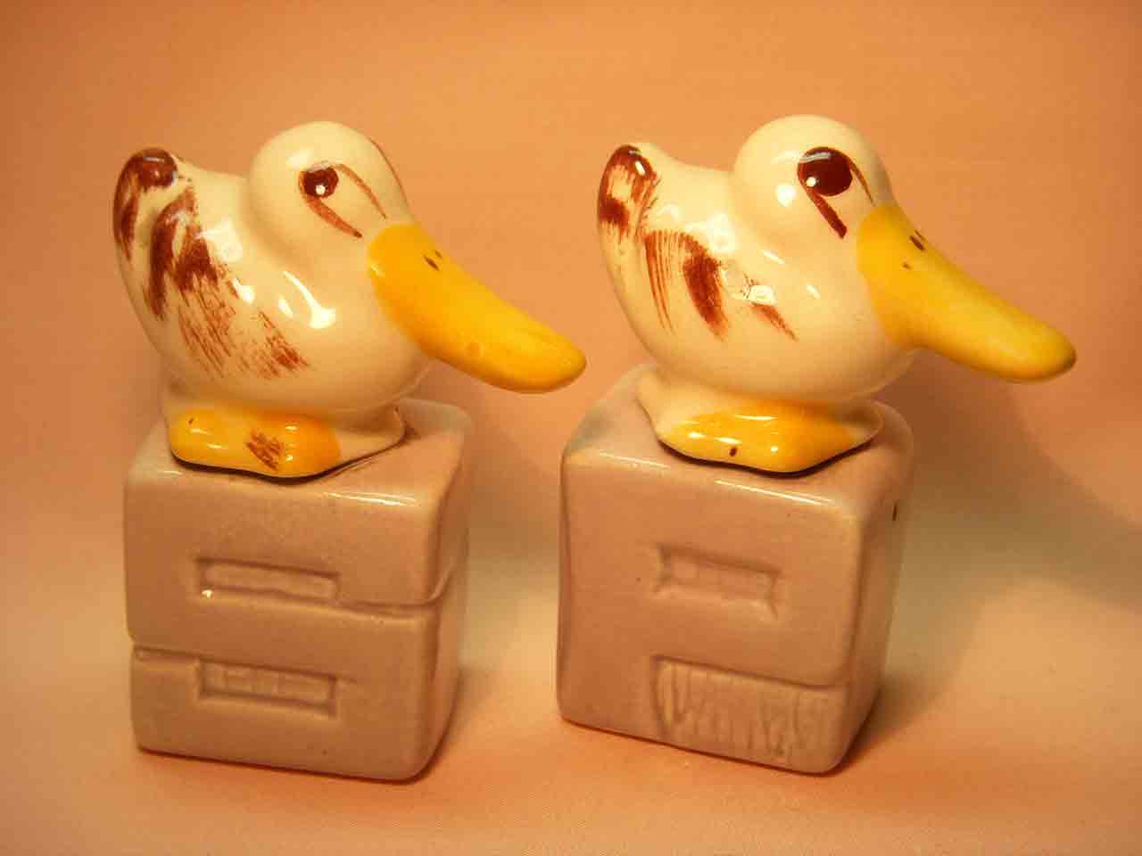Animals on S&P letters salt and pepper shakers - Ducks