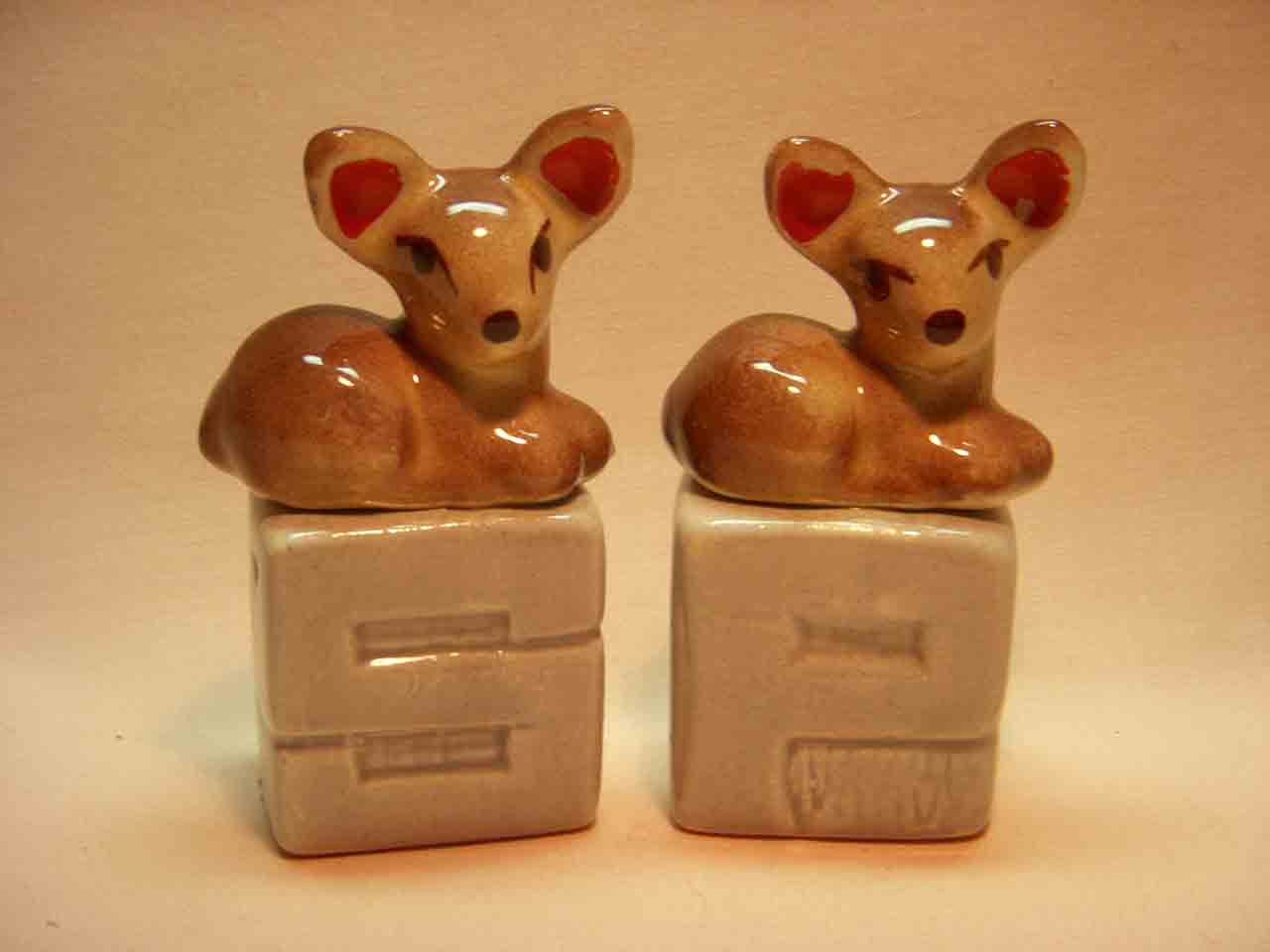 Animals on S&P letters salt and pepper shakers - Deer