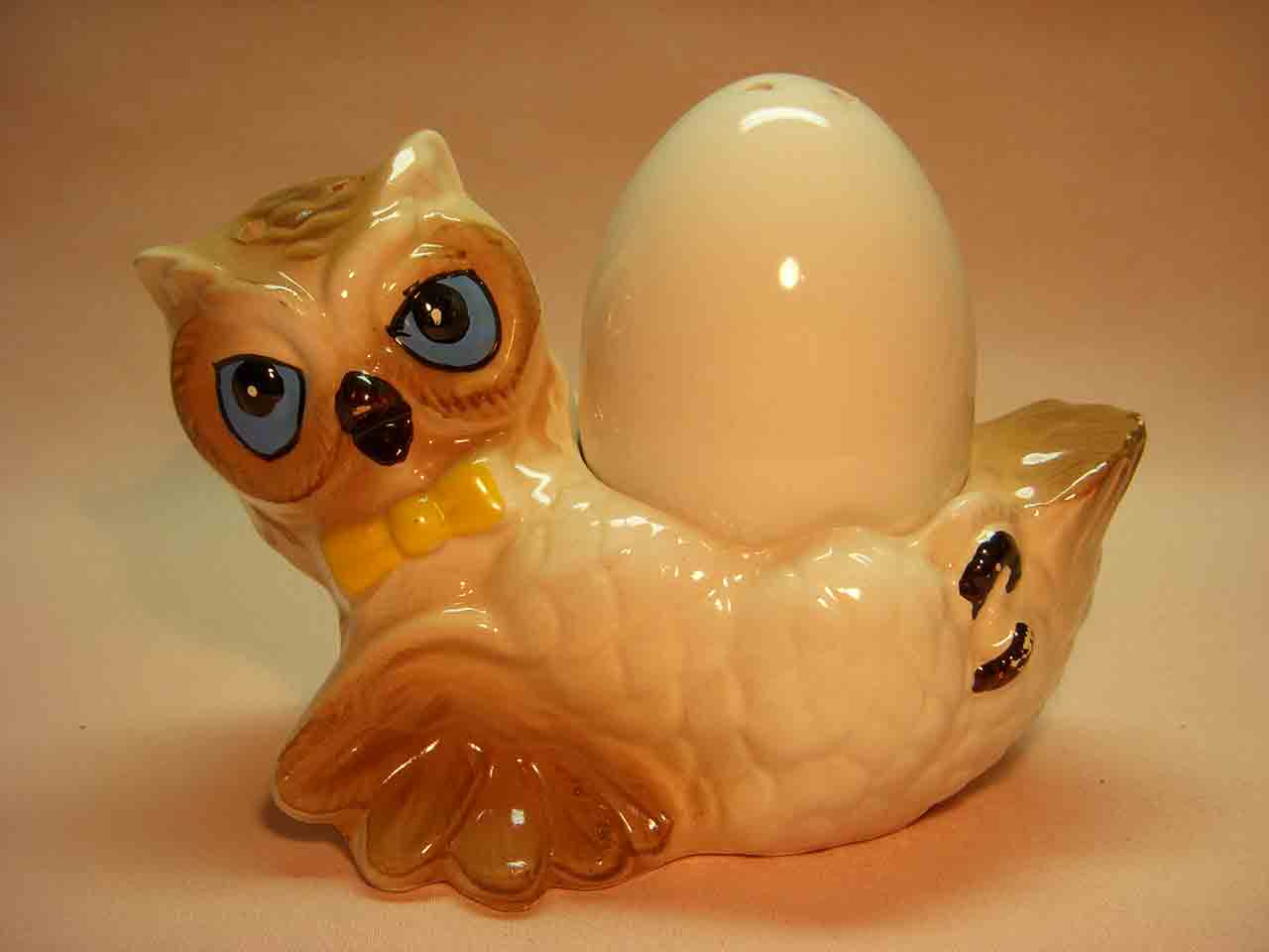 Animals Holding an Egg on Back/Stomach Stackers salt and pepper shakers - owl
