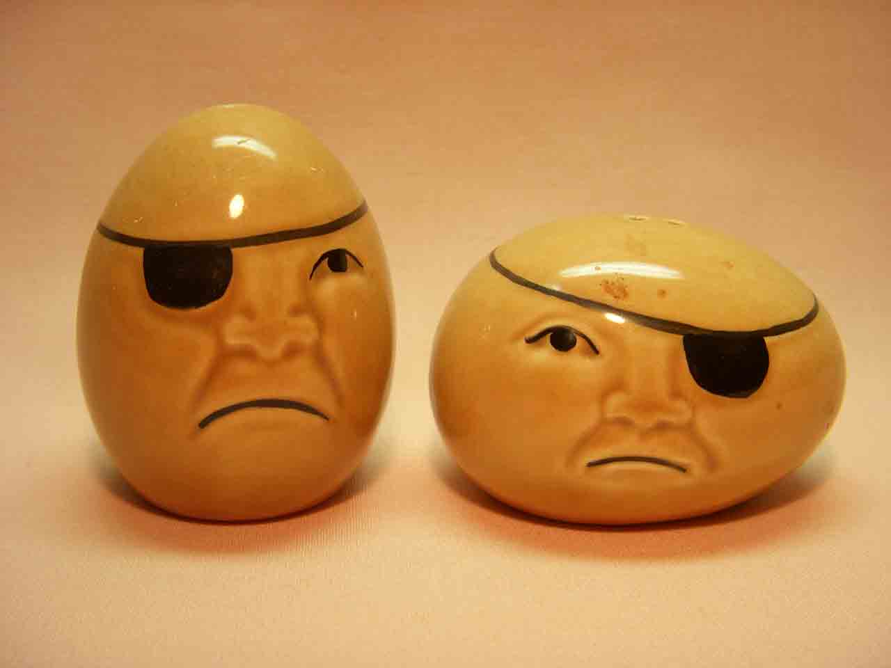 Vallona Starr couple of bad eggs salt and pepper shakers