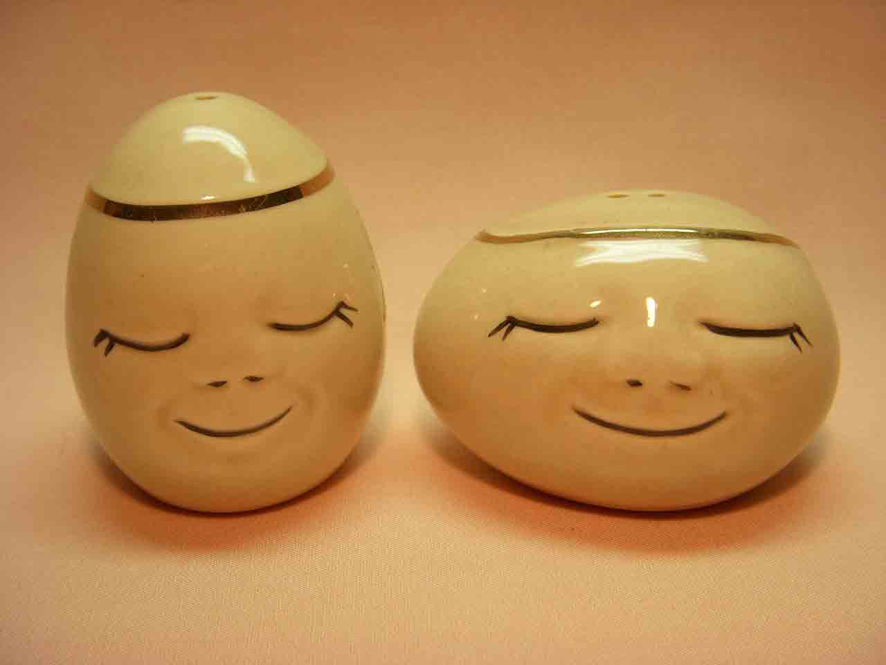 Vallona Starr couple of good eggs salt and pepper shakers