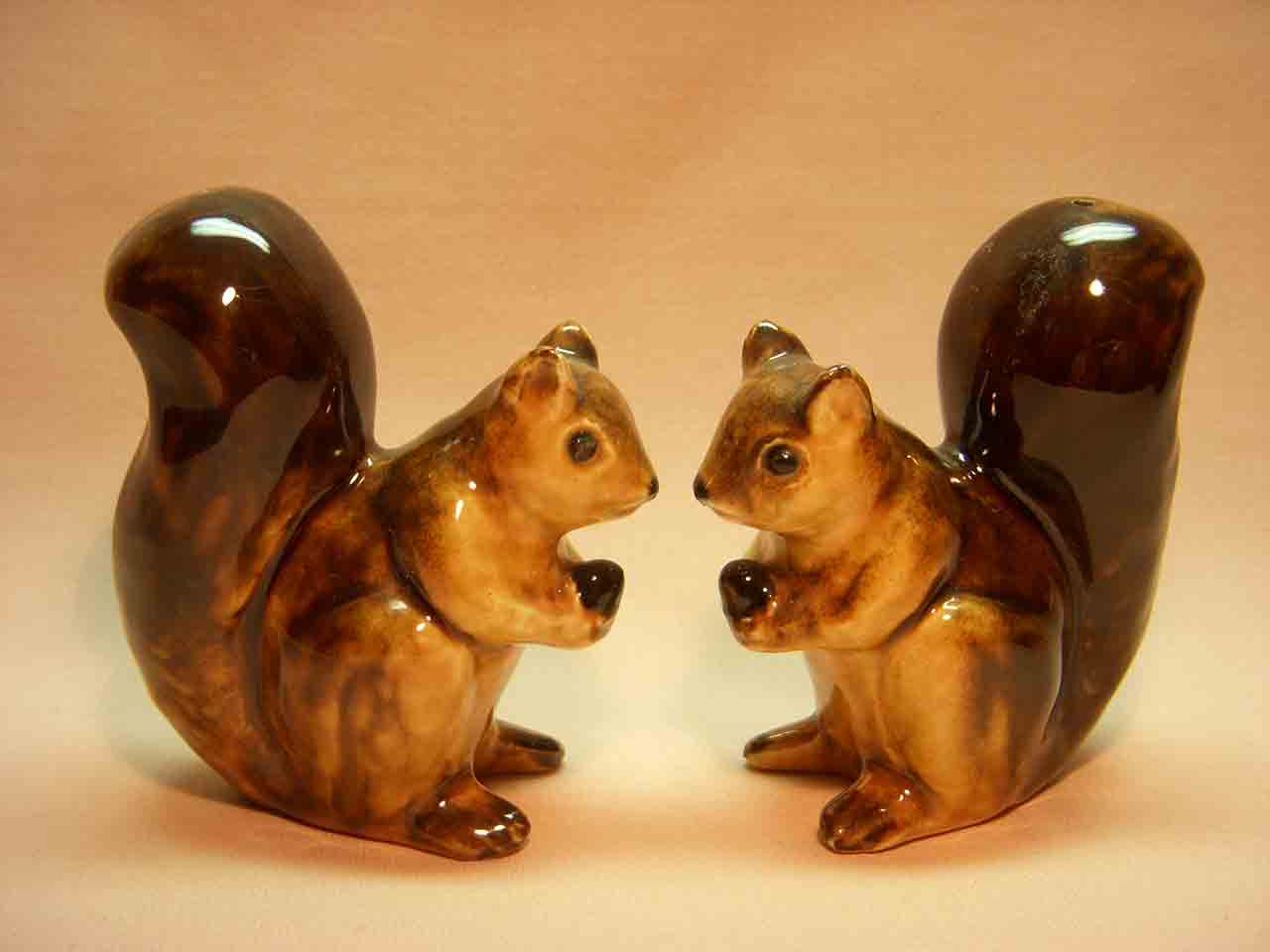 Vallona Starr brown squirrels salt and pepper shakers