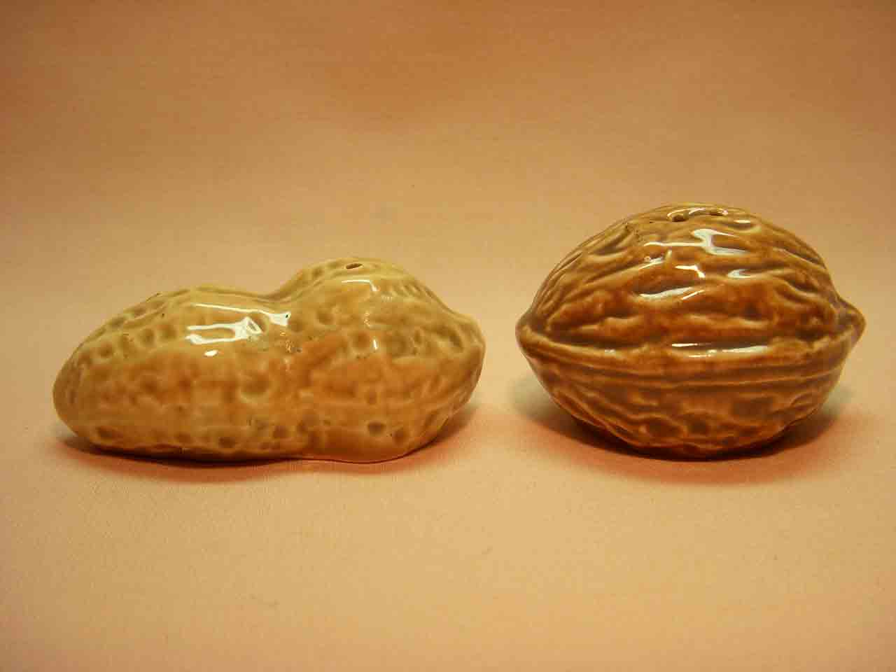 Vallona Starr couple of nuts salt and pepper shakers